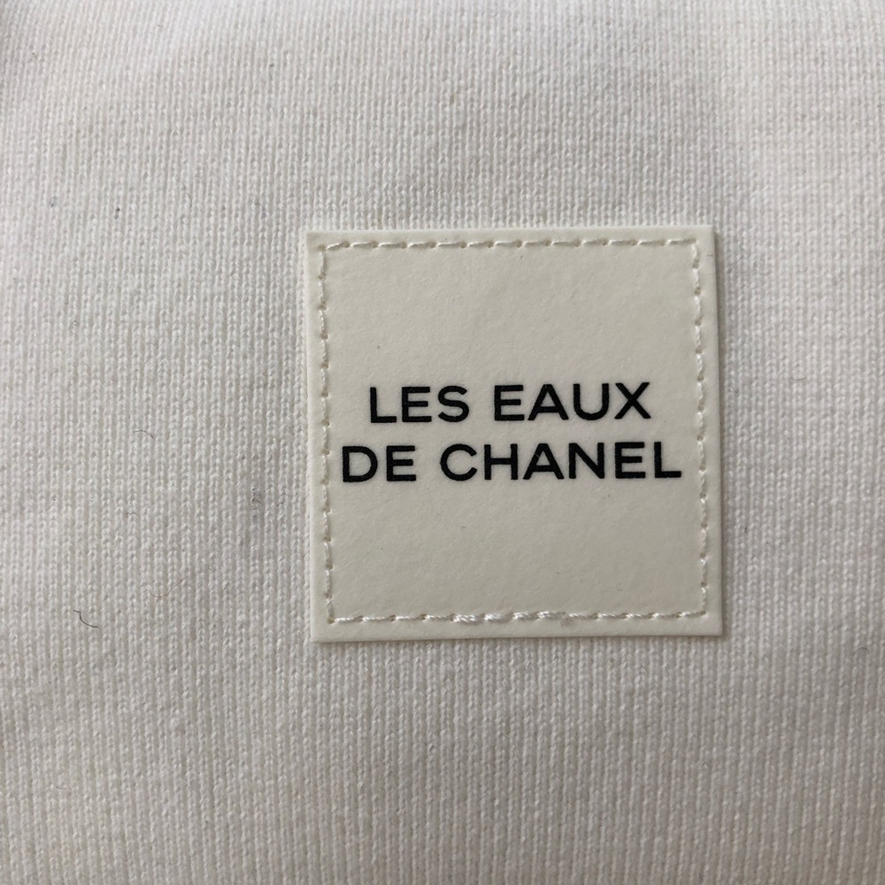 CHANEL Les Eaux Knit Cosmetic Toiletry Makeup Bag Pouch Bag VIP New in Box - Picture 4 of 12